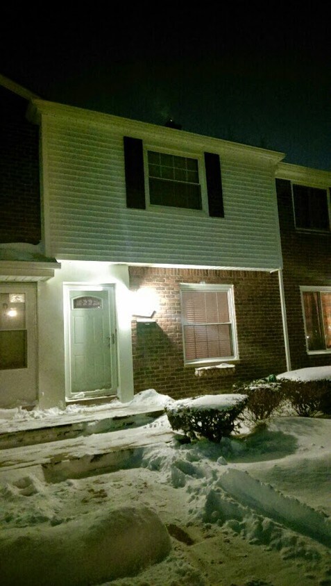 Primary Photo - 23208 Edsel Ford Ct