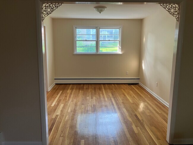Foto del edificio - 309 Potomac Rd
