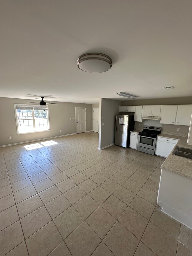 Kitchen - 309 Toy Ln