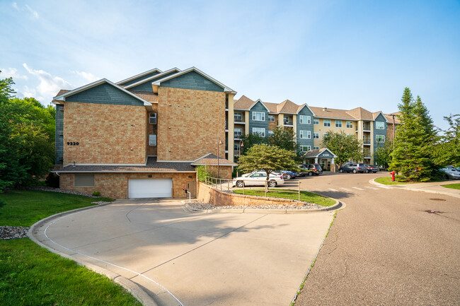 Foto del edificio - Maple Village Apartments