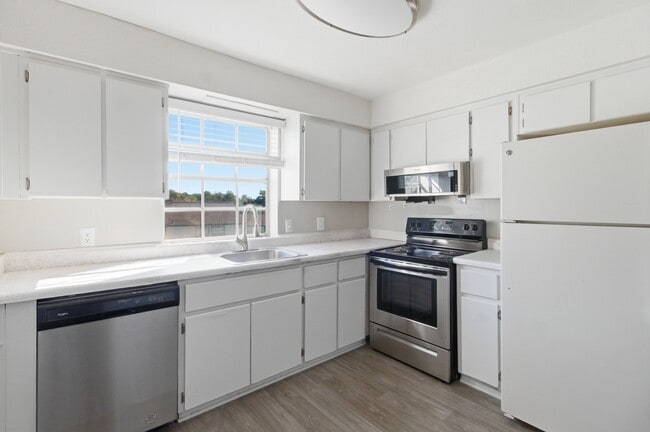 Building Photo - Reserve at Midtown