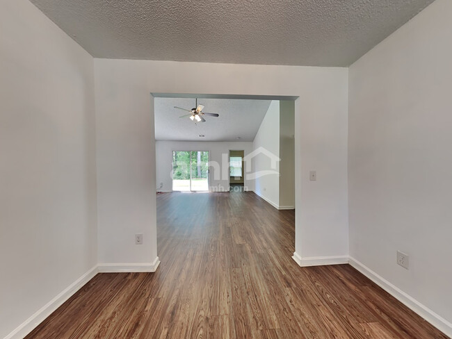 Building Photo - 86 Dovetail Cir