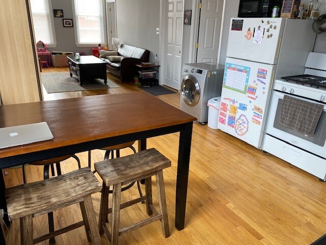 Foto del edificio - 1946 W Belmont Ave