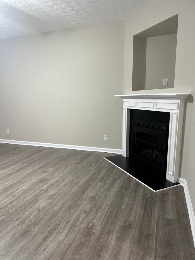 Foto del edificio - 6305 Ellenwood Dr