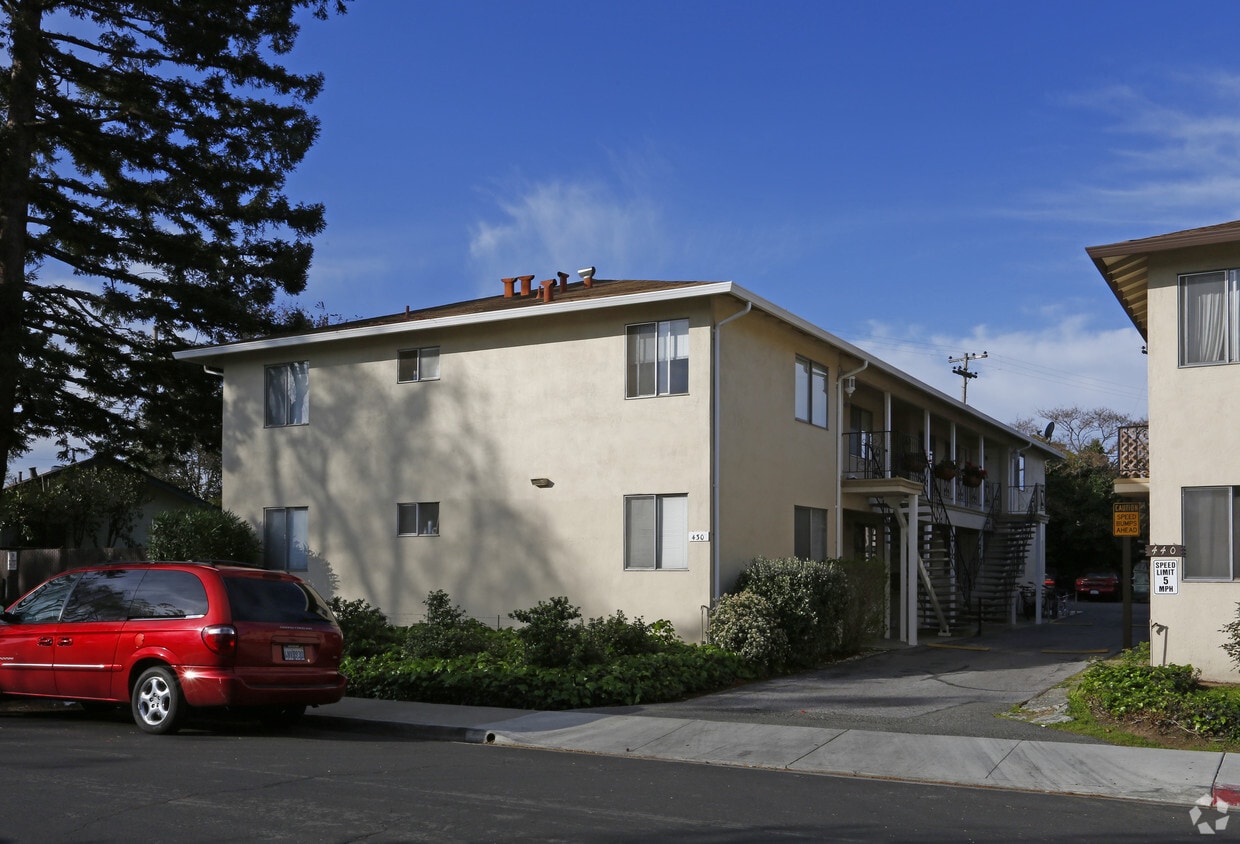 Primary Photo - 430 California St
