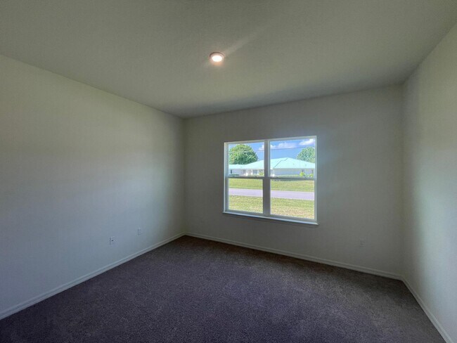 Foto del edificio - 2133 SE Flanders Rd