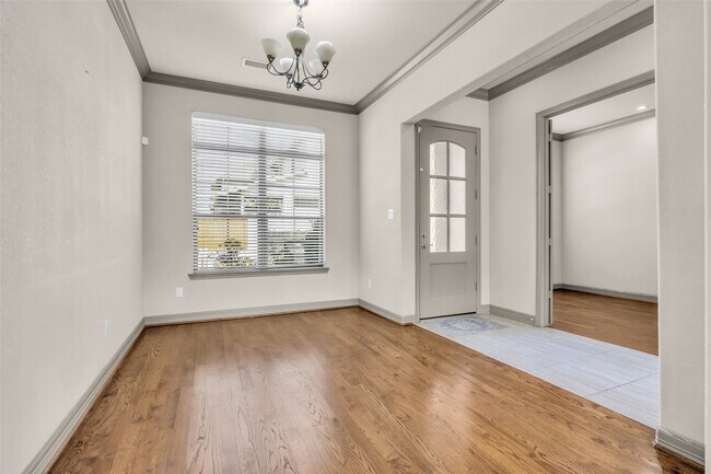 Foto del edificio - 1535 Woodbend Park W