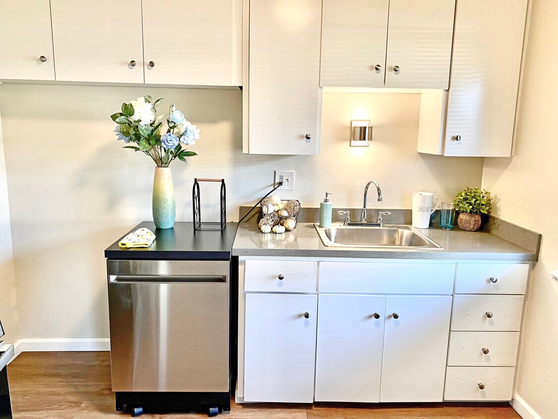 4670 San Pablo Dam Rd Unit L, El Sobrante, CA 94803 Apartments in El