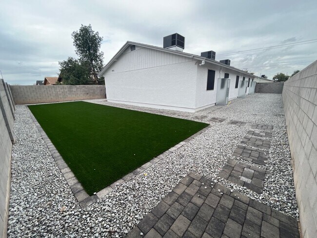 Foto del edificio - 2912 E Roeser Rd