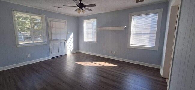 Foto del edificio - Newly Renovated 2 BR Home| Berclair | Open to Section 8