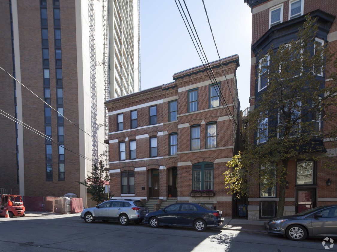 Building Photo - 213 W Wisconsin St