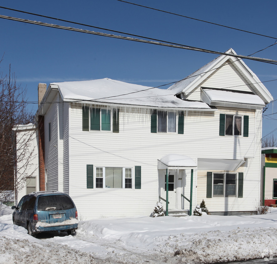 Building Photo - 253 Genesee St