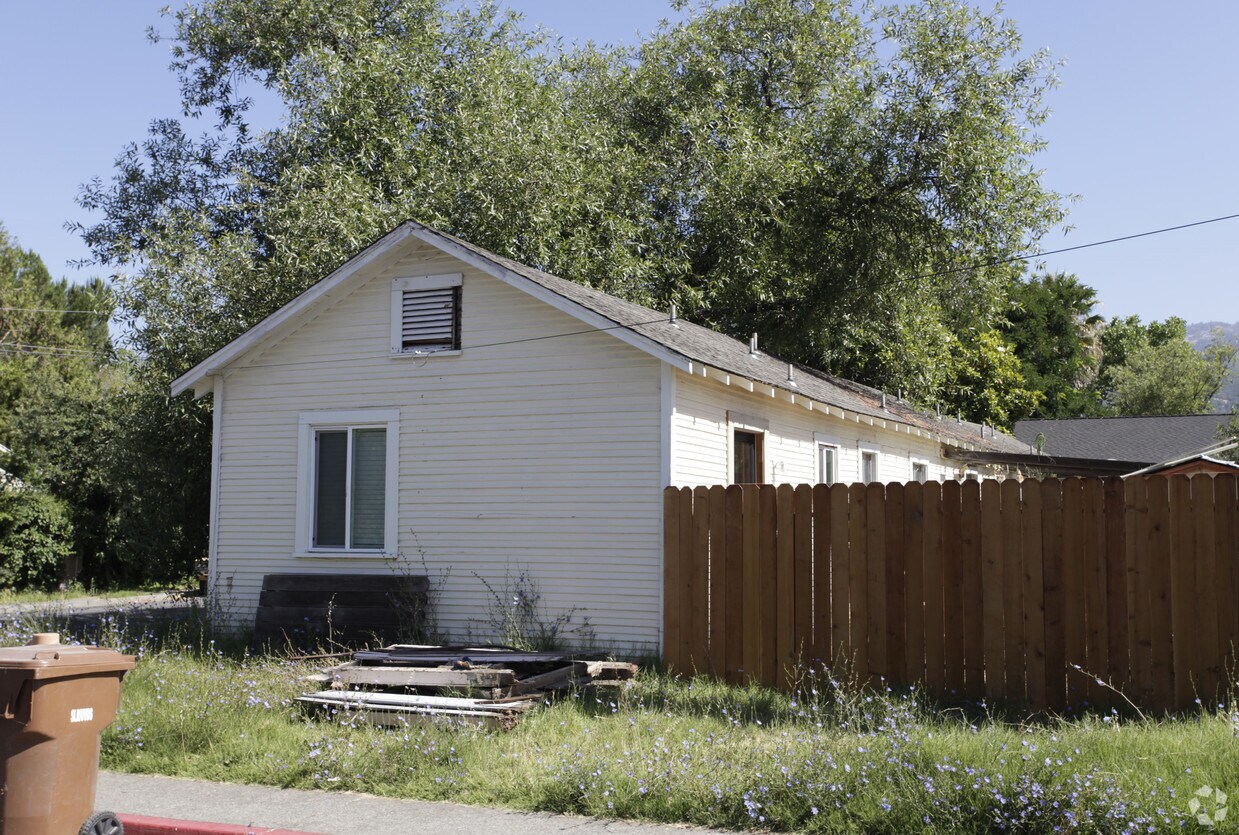 Building Photo - 1402 Earl St