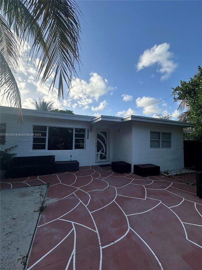 Building Photo - 16030 Miami Dr
