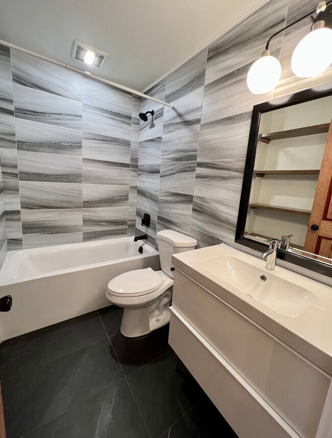 Foto del edificio - 2125 Burr Oak Ln