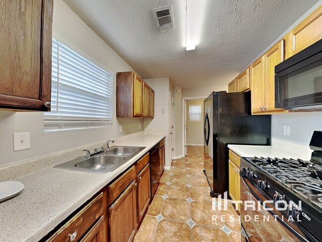 Building Photo - 2055 Uptown Square McDonough GA