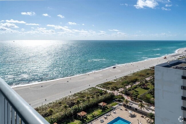 Building Photo - 2655 Collins Ave