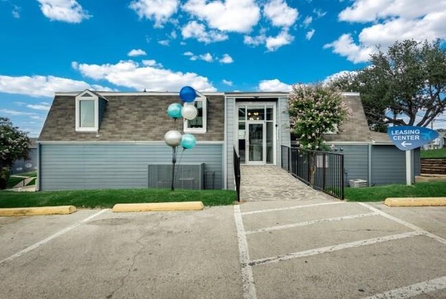 Building Photo - 8300 Calmont Ave