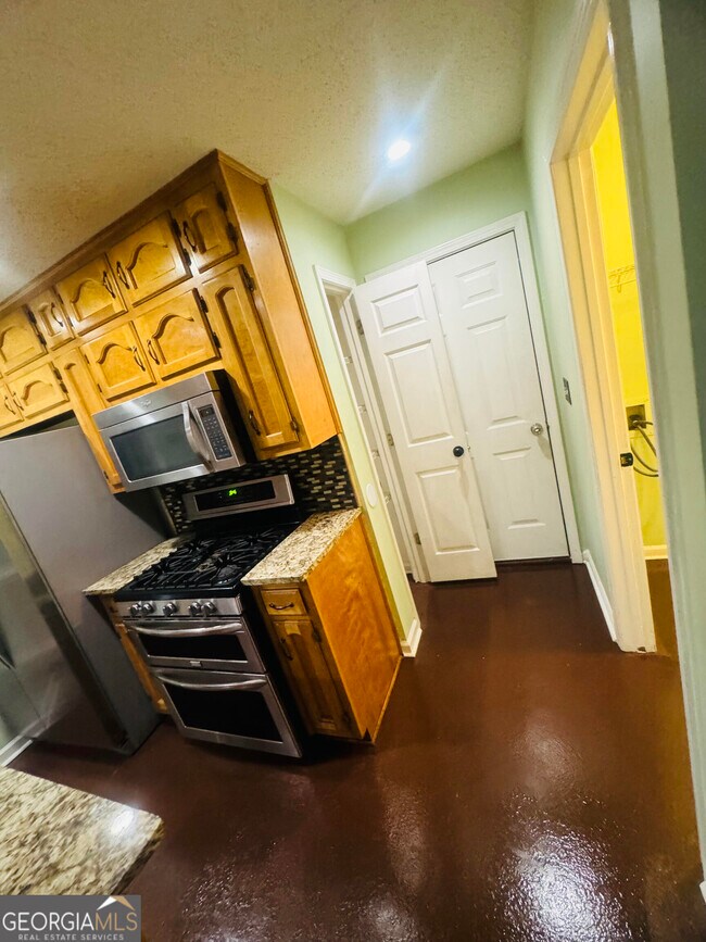 Foto del edificio - 3340 Rock Creek Dr