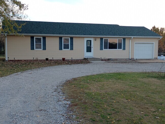 Building Photo - 24 NW 525th Rd