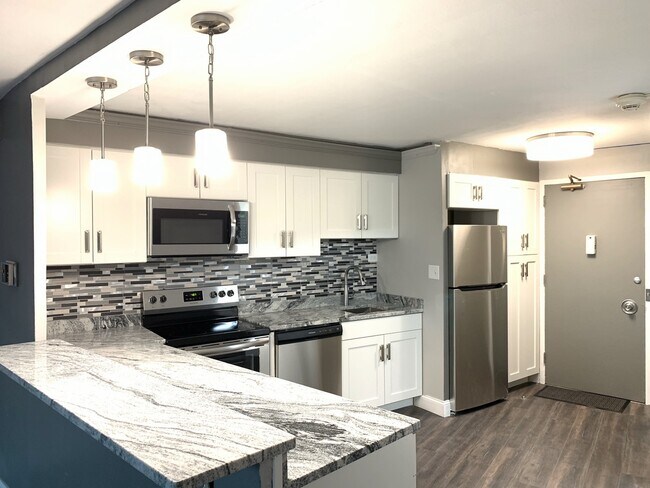 Building Photo - 300 N State St