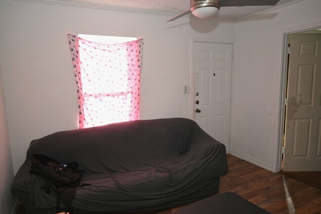 Foto del edificio - 902 Flood St