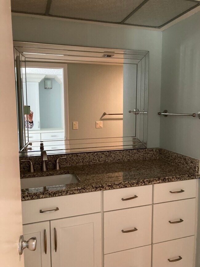 Foto del edificio - 8150 Brent St