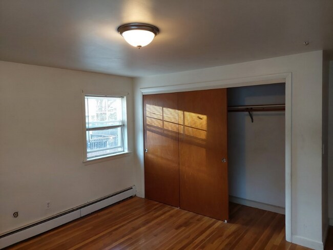 Building Photo - 880 Sea St