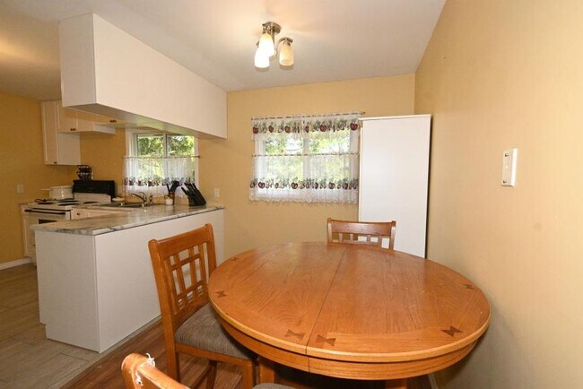 Building Photo - 2 bedroom in Kitimat BC V8C 1G8