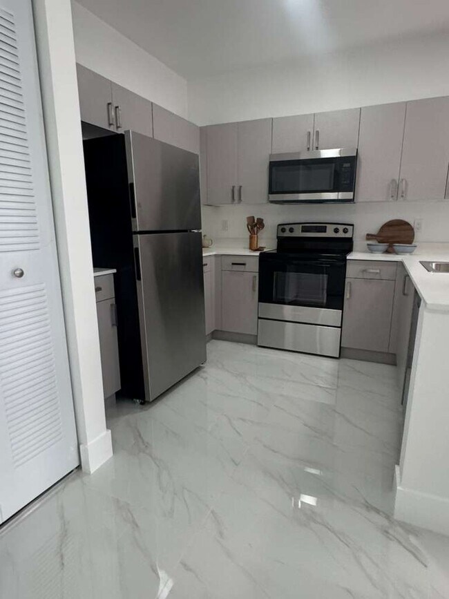 Foto del edificio - 1042 W 66th St