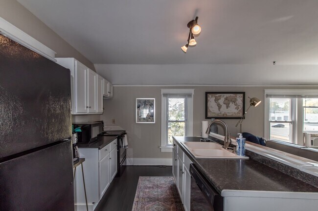 Foto del edificio - 714 N Broadway Ave