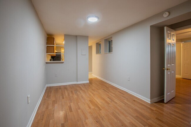Foto del edificio - Cute 2 BR/1 BA Condo Apartment in Bellevue!
