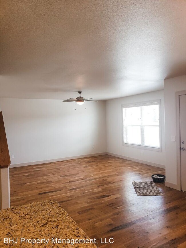 Foto del edificio - 3 br, 2 bath House - 2011 Skyview West