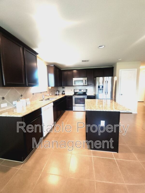 Foto del edificio - 5716 Hopkins Dr