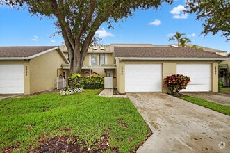 Building Photo - 2703 Maplewood Dr