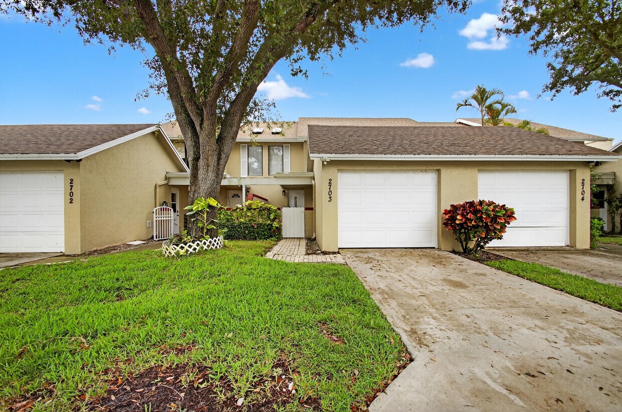 Foto principal - 2703 Maplewood Dr