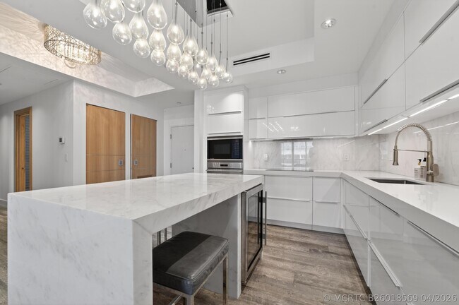 Building Photo - 2301 Collins Ave