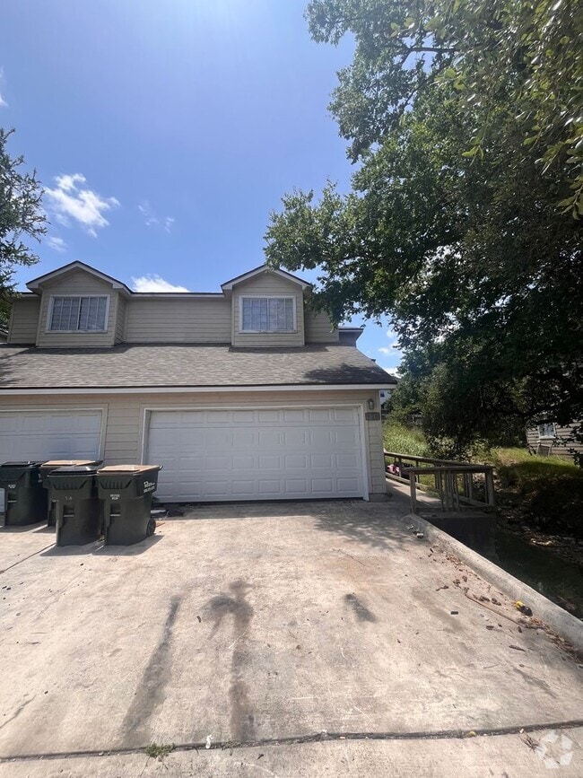 Building Photo - 933-935 Sagewood Trail