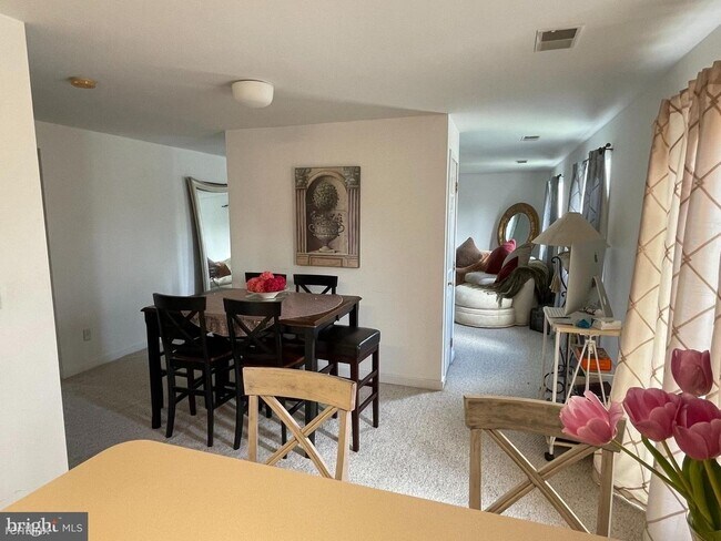 Building Photo - 2 br, 2 bath Condo - 7306 Pleasant Ct