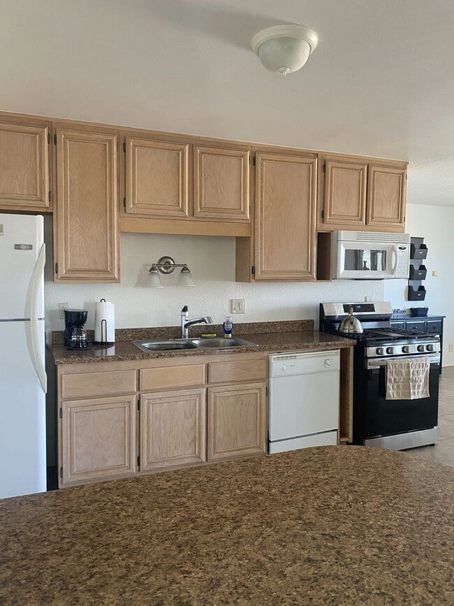 Foto del edificio - All appliances & All utilities Included! F...