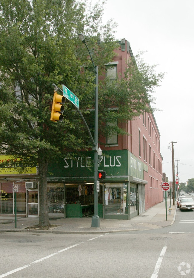 Building Photo - 24 E Broad St