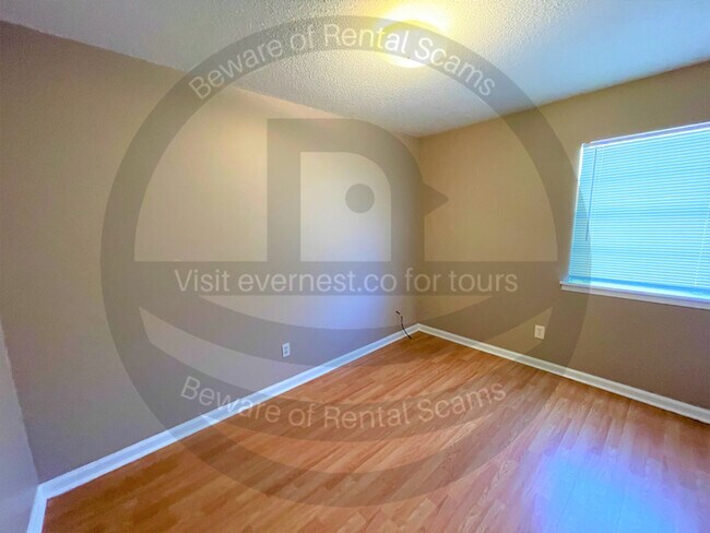 Foto del edificio - 3 Beds & 1 Bath Apartment | No pets allowe...