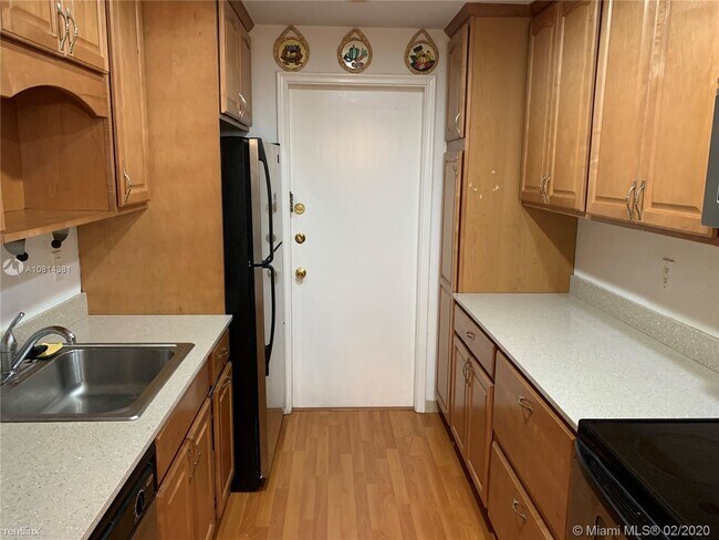 Foto del edificio - 2 br, 2 bath  - 7851 Miller Dr
