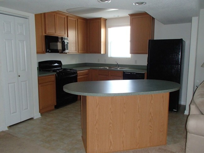 Building Photo - 122 Rush Haven