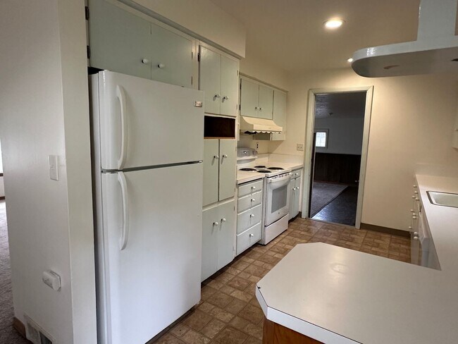 Building Photo - 3 Bedroom Ranch Style Home in the Centenni...