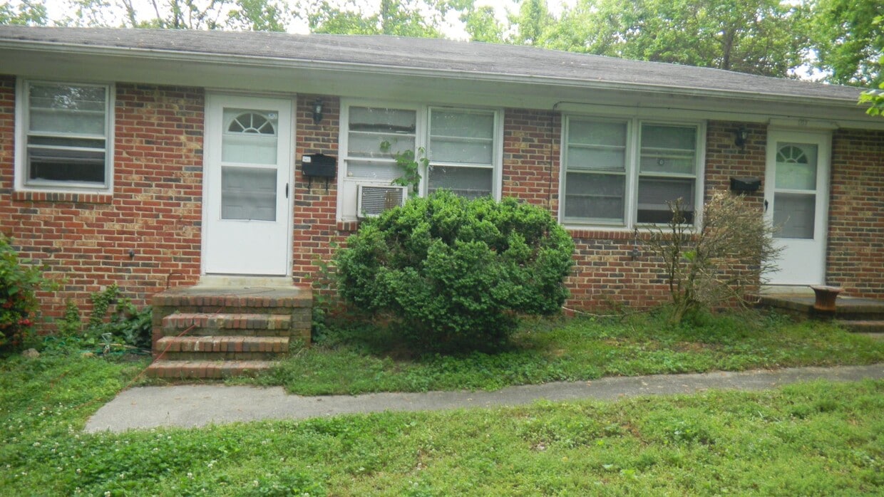 Photo - 107 W. Stinson