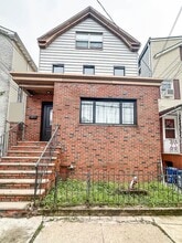Building Photo - 195 Hutton St