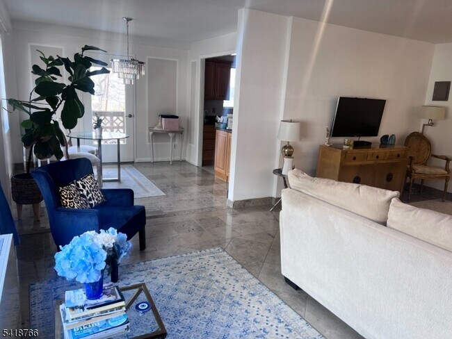 Foto del edificio - 1375 River Rd