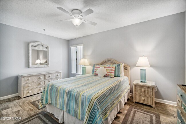 Foto del edificio - 17462 Front Beach Rd