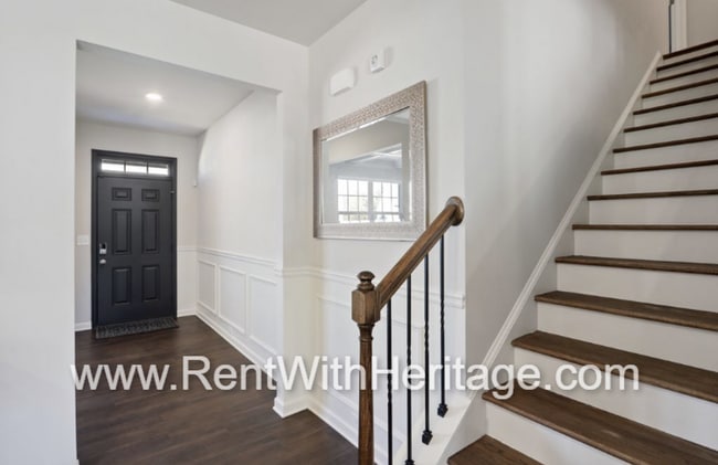 Building Photo - Custom DR Horton Home in Popular Overlook at Camp Creek/ Attention to Detail / Fantastic Location